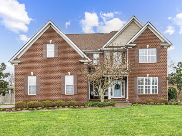 2848 Kaye Dr, Thompsons Station, TN 37179