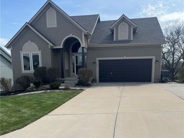 19641 W 106th Terrace, Olathe, KS 66061