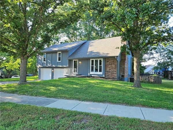 1300 NE 80th Street, Kansas City, MO 64118