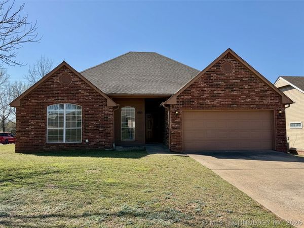 8313 E Lansing Avenue , Broken Arrow, OK 74014