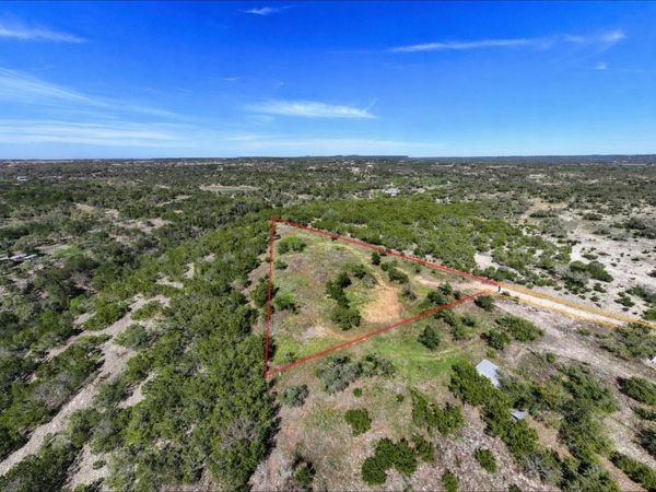 000 Spring Valley DR, Dripping Springs, TX 78620