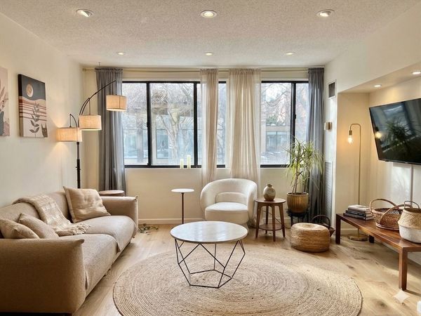 1731 Beacon St, Unit 4, Brookline, MA 02445