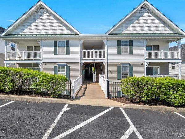 1117 Arbor Creek Drive, Unit 3C, Unincorporated, MO 63122