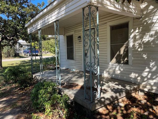 2420 Oakwood Terrace, Haltom City, TX 76117