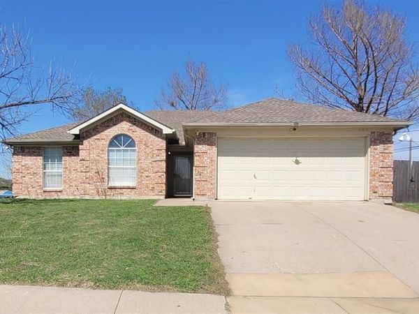 865 W Lynn Creek Drive, Arlington, TX 76001