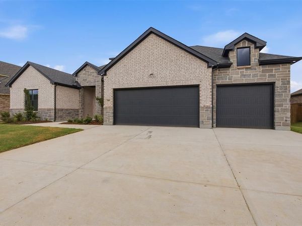 709 Allison Drive, Van Alstyne, TX 75495