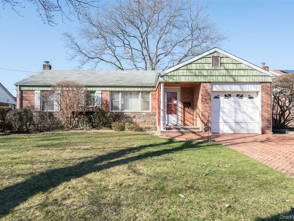 770 Palmetto Drive , Franklin Square, NY 11010