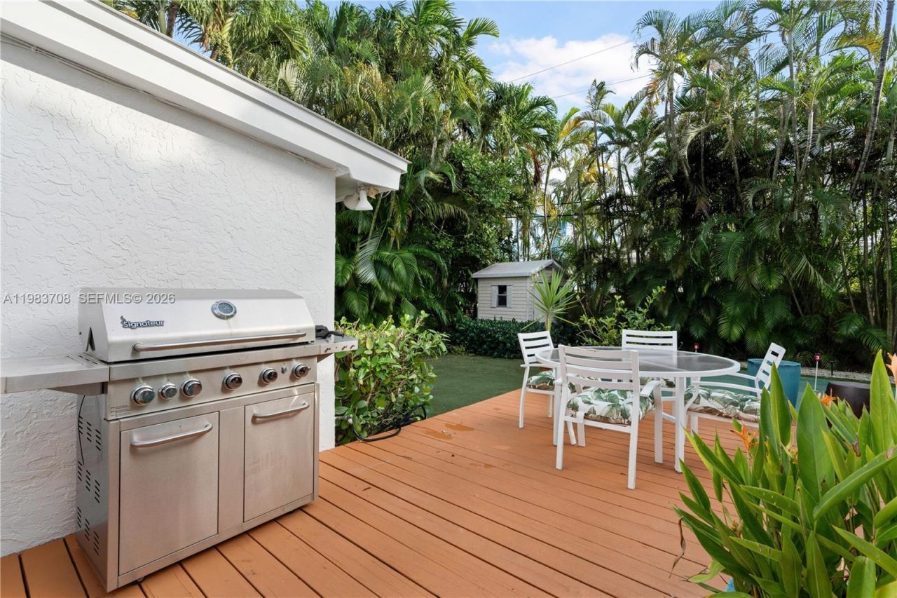 310 Greenwood Dr , Key Biscayne, FL 33149 Photo