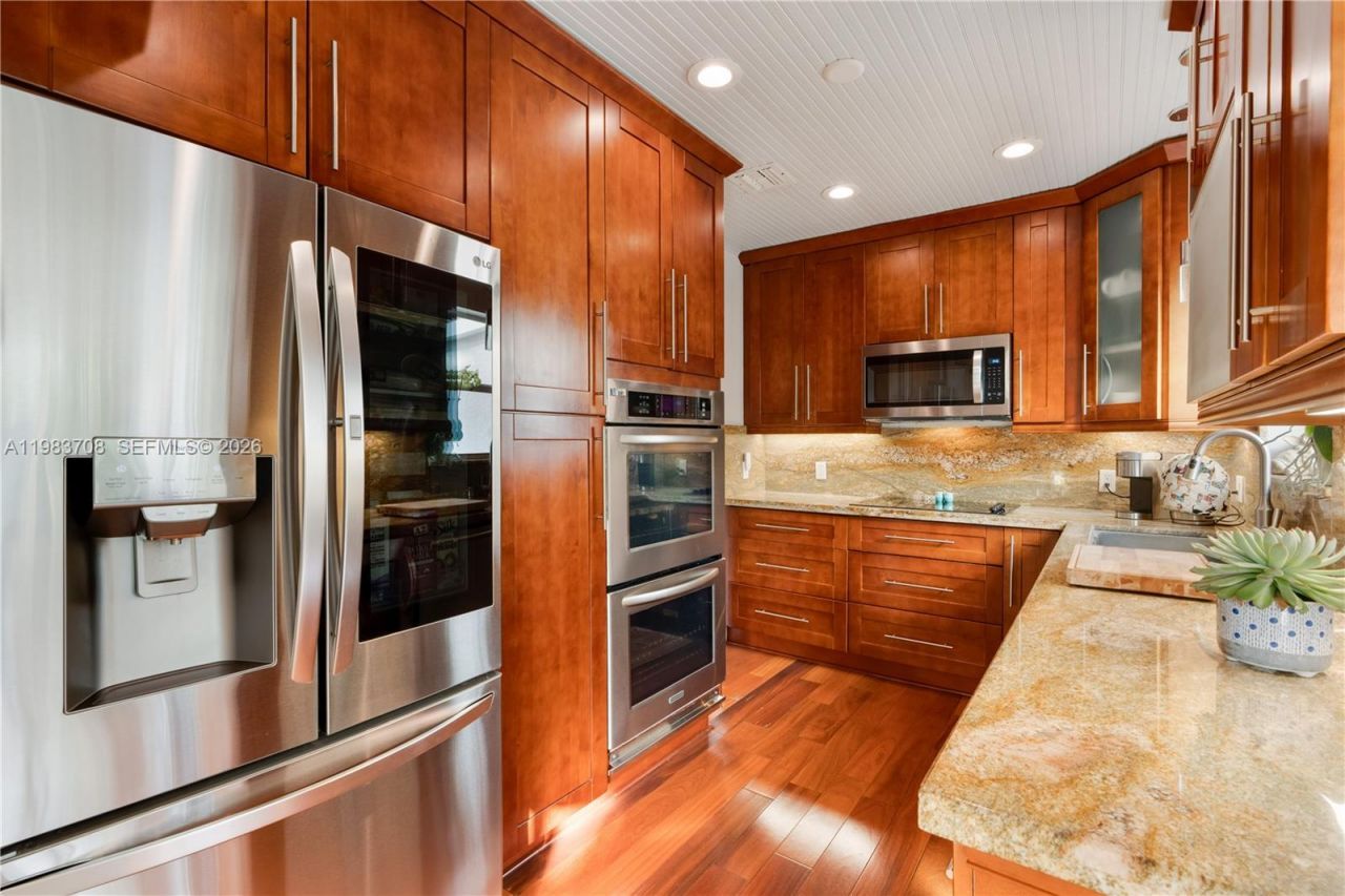 310 Greenwood Dr , Key Biscayne, FL 33149 Photo