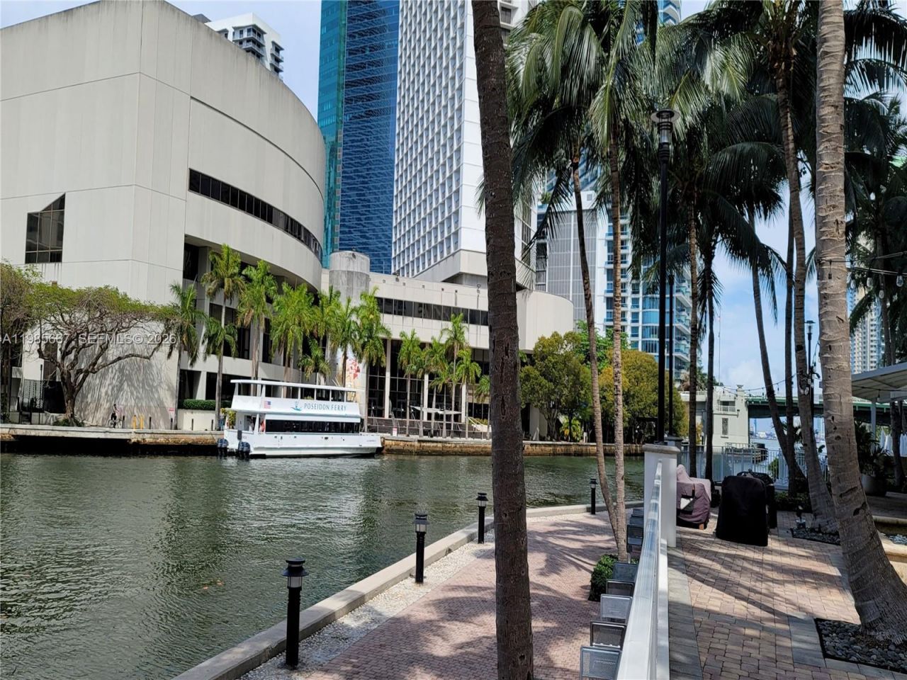 31 SE 5th St, Unit 1110, Miami, FL 33131 Photo
