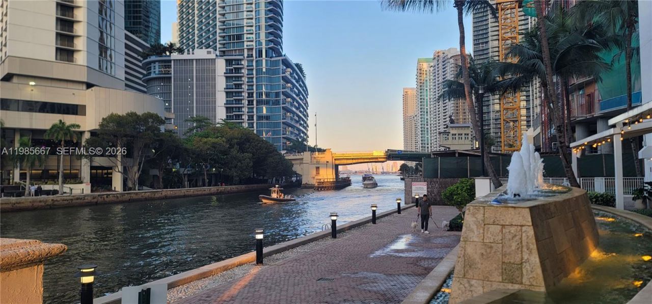 31 SE 5th St, Unit 1110, Miami, FL 33131 Photo