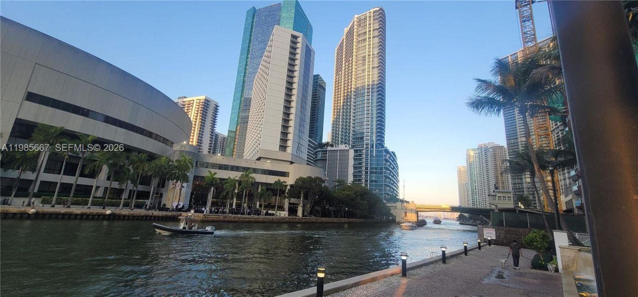 31 SE 5th St, Unit 1110, Miami, FL 33131 Photo