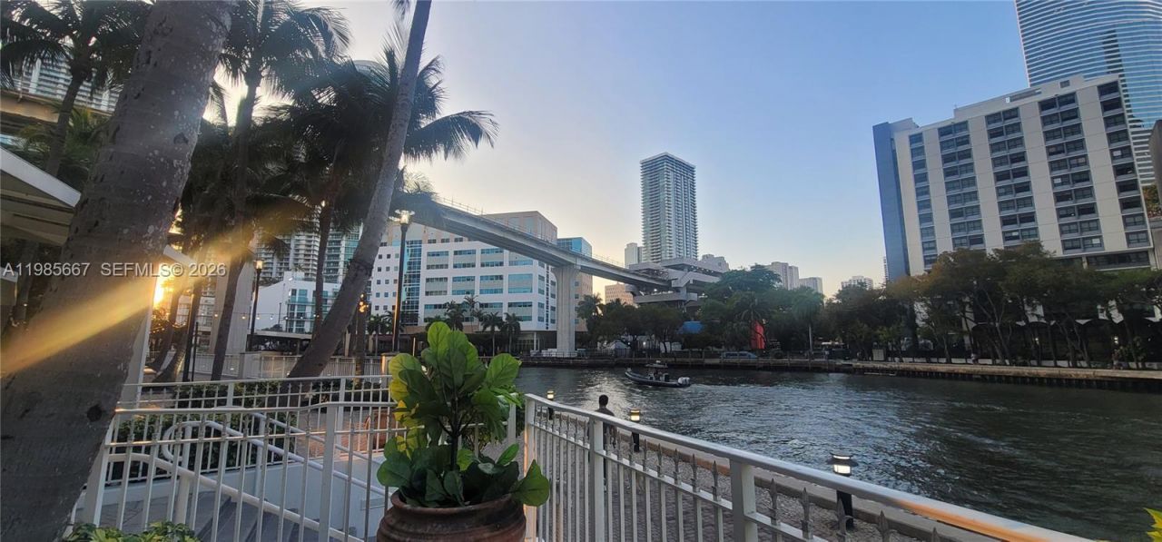 31 SE 5th St, Unit 1110, Miami, FL 33131 Photo