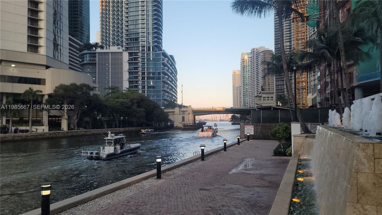 31 SE 5th St, Unit 1110, Miami, FL 33131 Photo