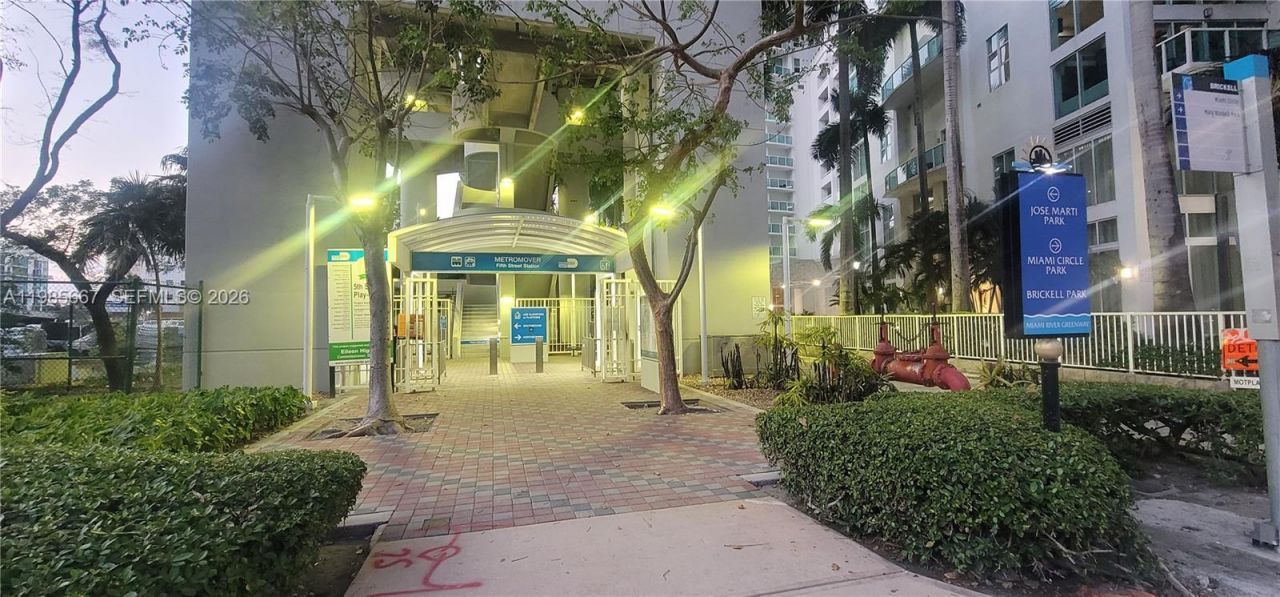 31 SE 5th St, Unit 1110, Miami, FL 33131 Photo