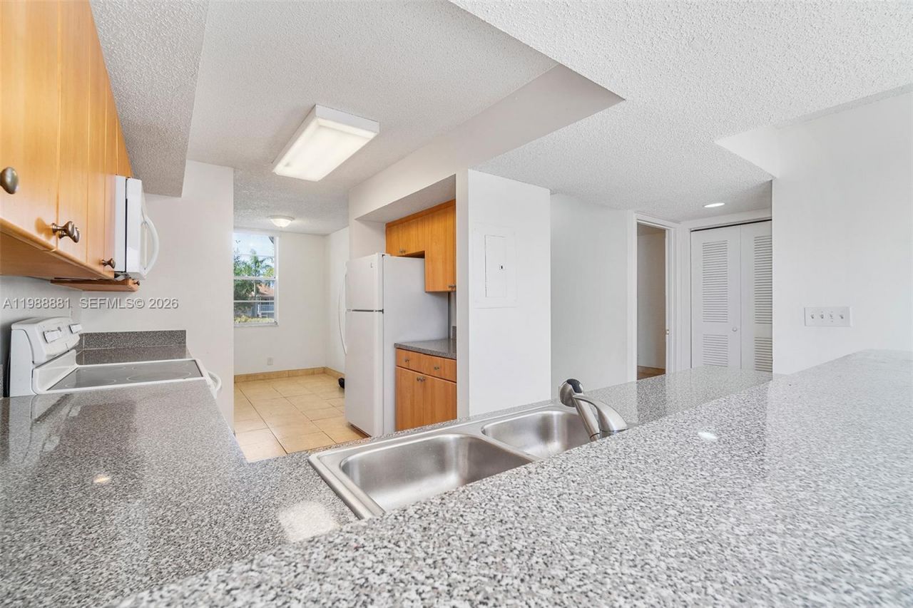 8302 NW 24th St , Unit 8302, Coral Springs, FL 33065 Photo