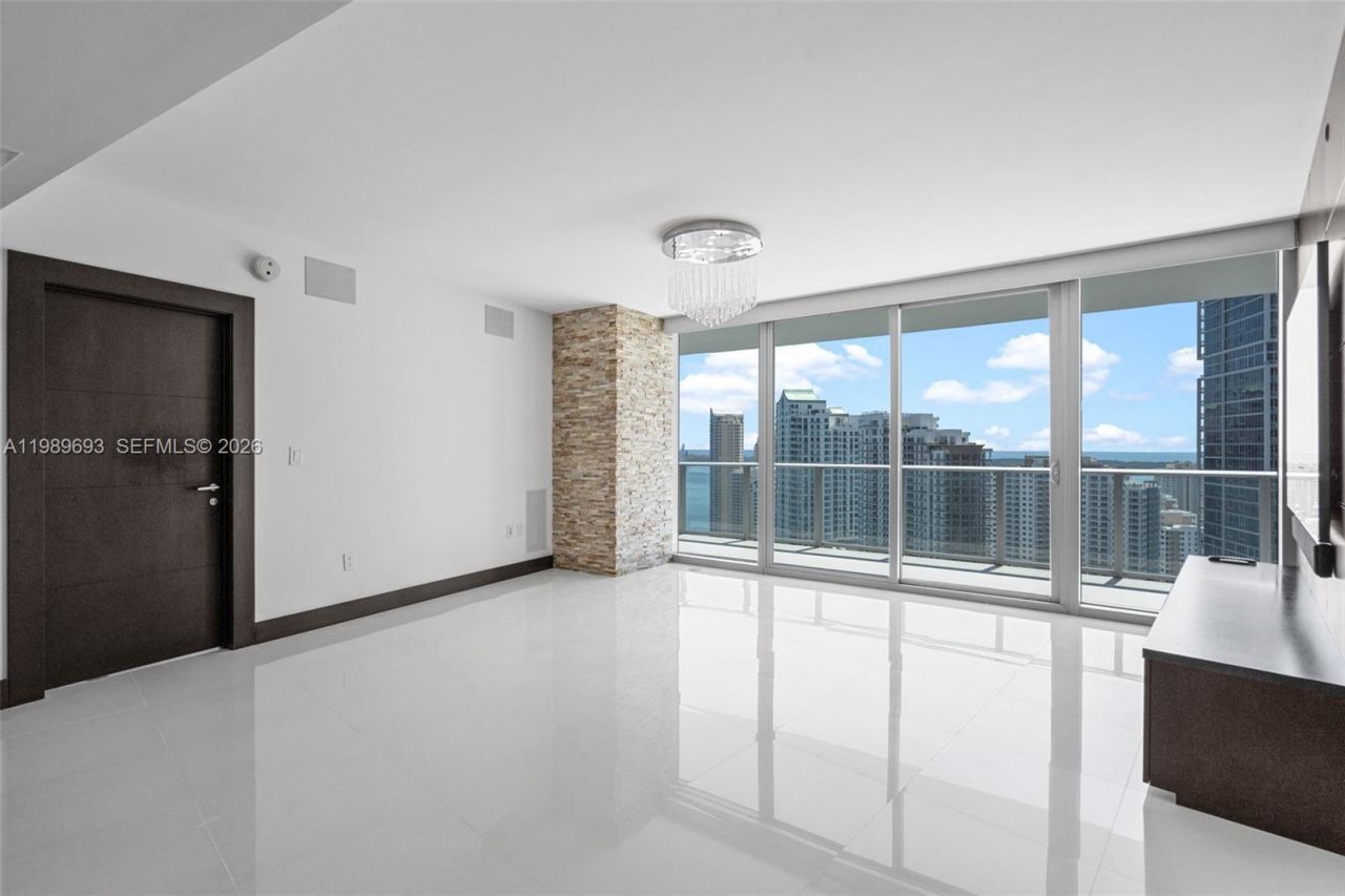 200 Biscayne Boulevard Way, Unit 3707, Miami, FL 33131 Photo
