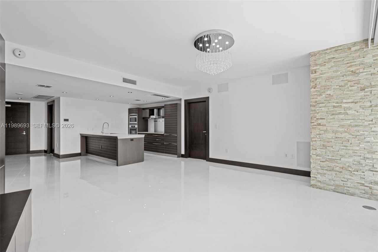 200 Biscayne Boulevard Way, Unit 3707, Miami, FL 33131 Photo