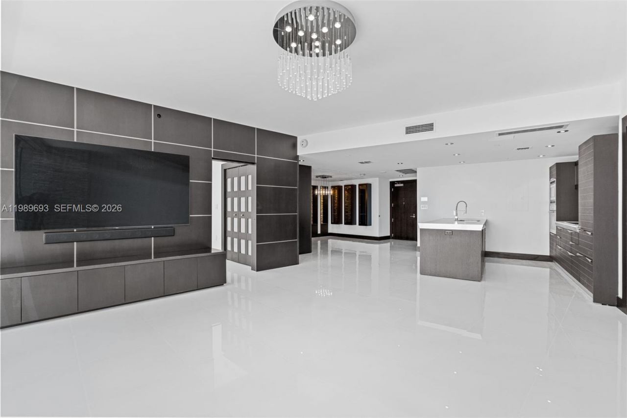 200 Biscayne Boulevard Way, Unit 3707, Miami, FL 33131 Photo