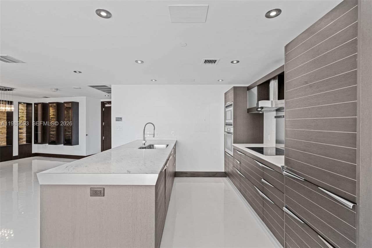 200 Biscayne Boulevard Way, Unit 3707, Miami, FL 33131 Photo