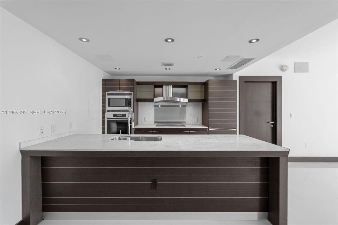 200 Biscayne Boulevard Way, Unit 3707, Miami, FL 33131 Photo
