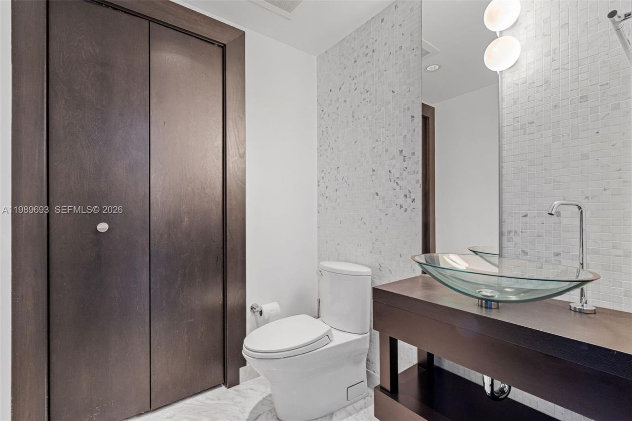 200 Biscayne Boulevard Way, Unit 3707, Miami, FL 33131 Photo
