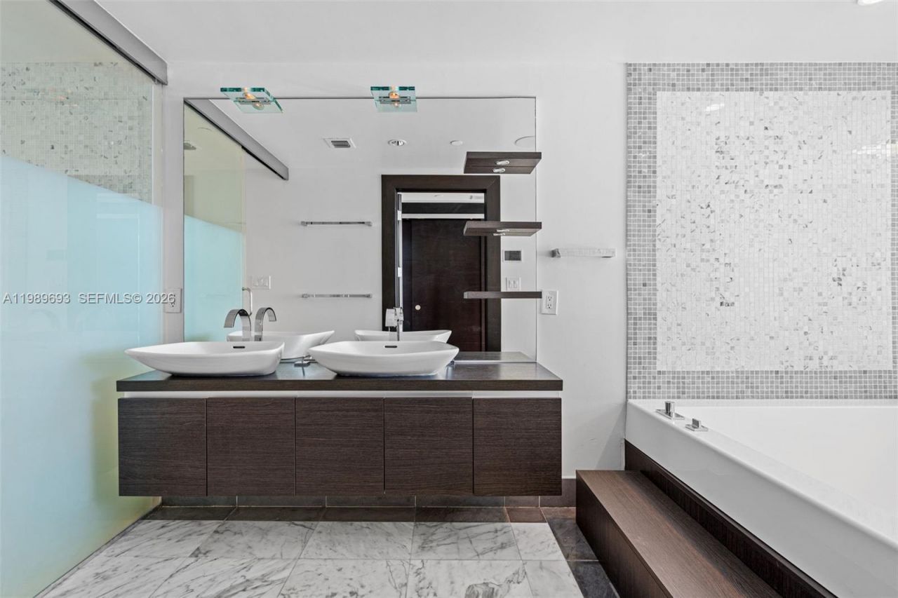 200 Biscayne Boulevard Way , Unit 3707, Miami, FL 33131 Photo