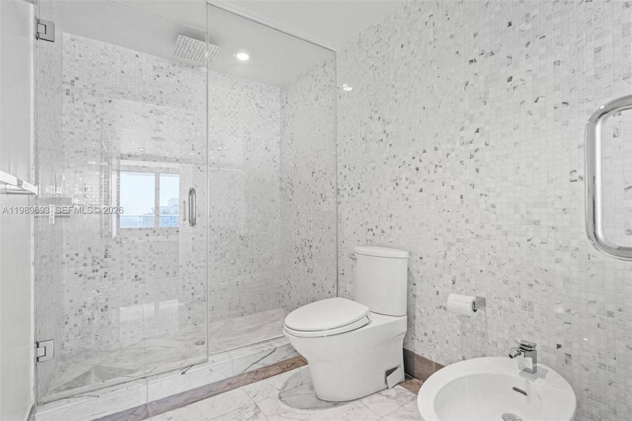 200 Biscayne Boulevard Way, Unit 3707, Miami, FL 33131 Photo