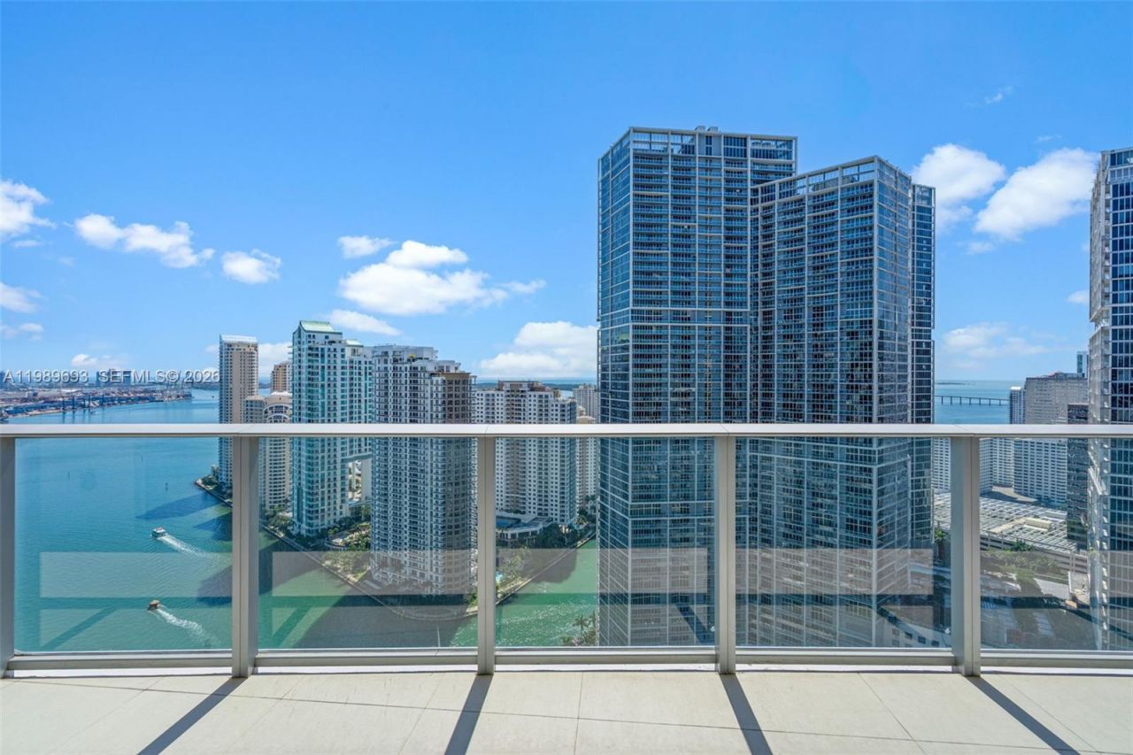 200 Biscayne Boulevard Way, Unit 3707, Miami, FL 33131 Photo