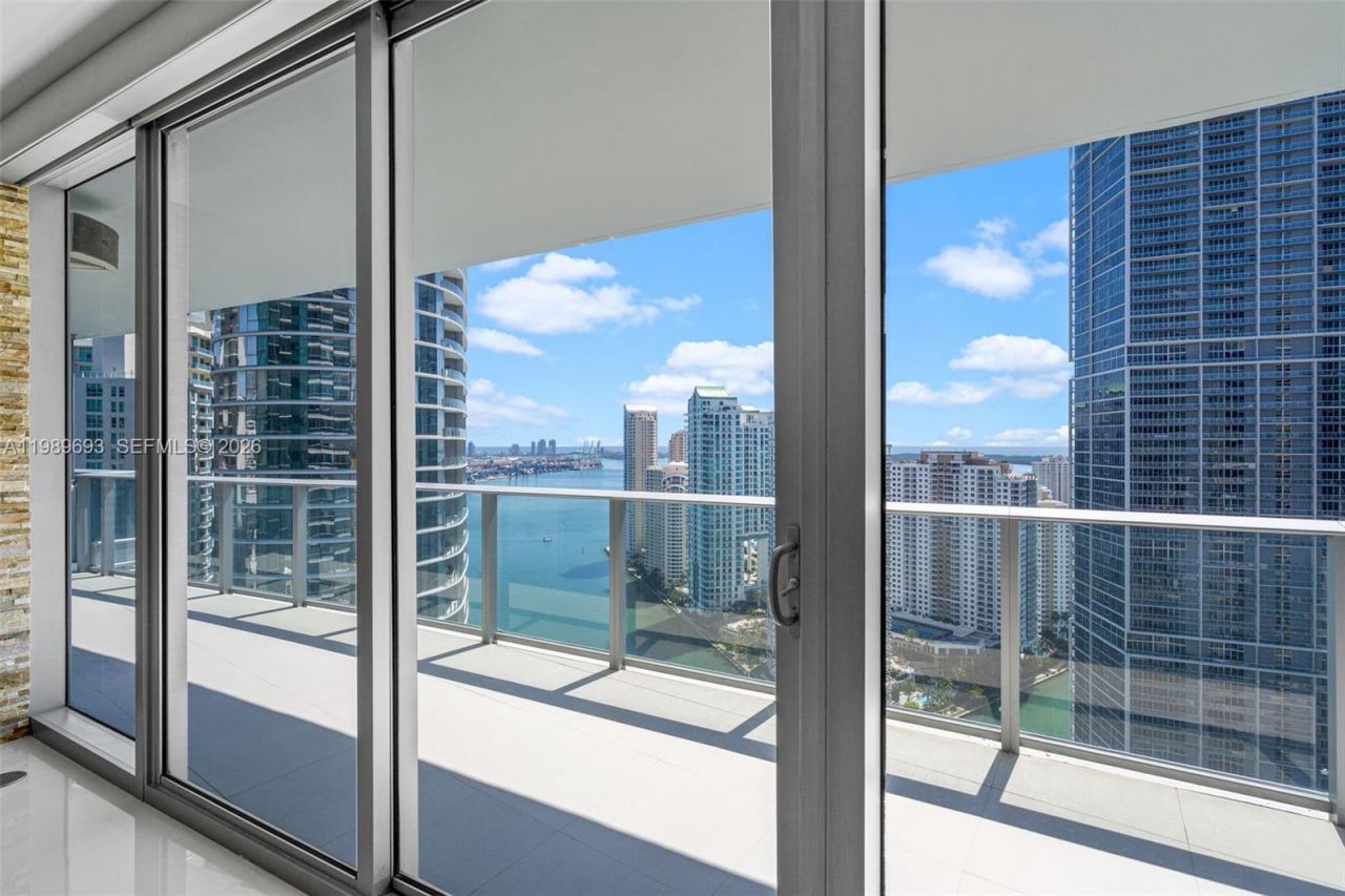 200 Biscayne Boulevard Way, Unit 3707, Miami, FL 33131 Photo