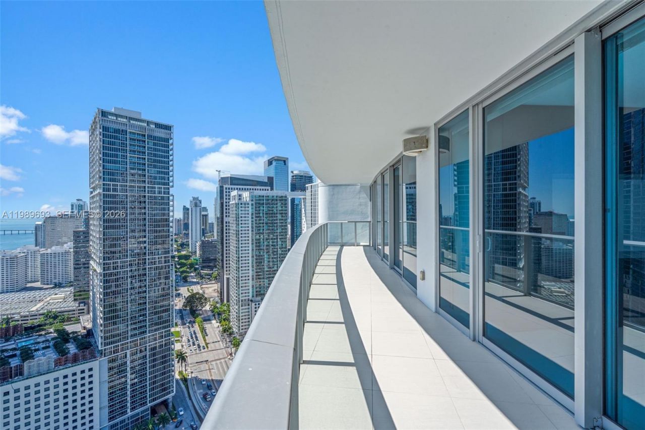 200 Biscayne Boulevard Way, Unit 3707, Miami, FL 33131 Photo