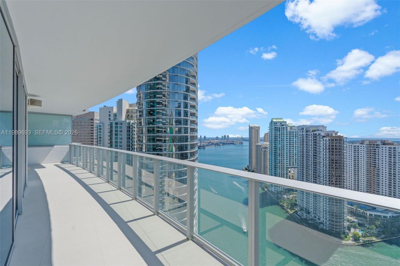 200 Biscayne Boulevard Way, Unit 3707, Miami, FL 33131 Photo