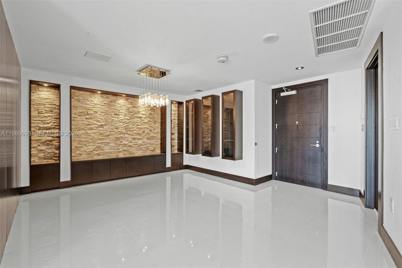 200 Biscayne Boulevard Way, Unit 3707, Miami, FL 33131 Photo