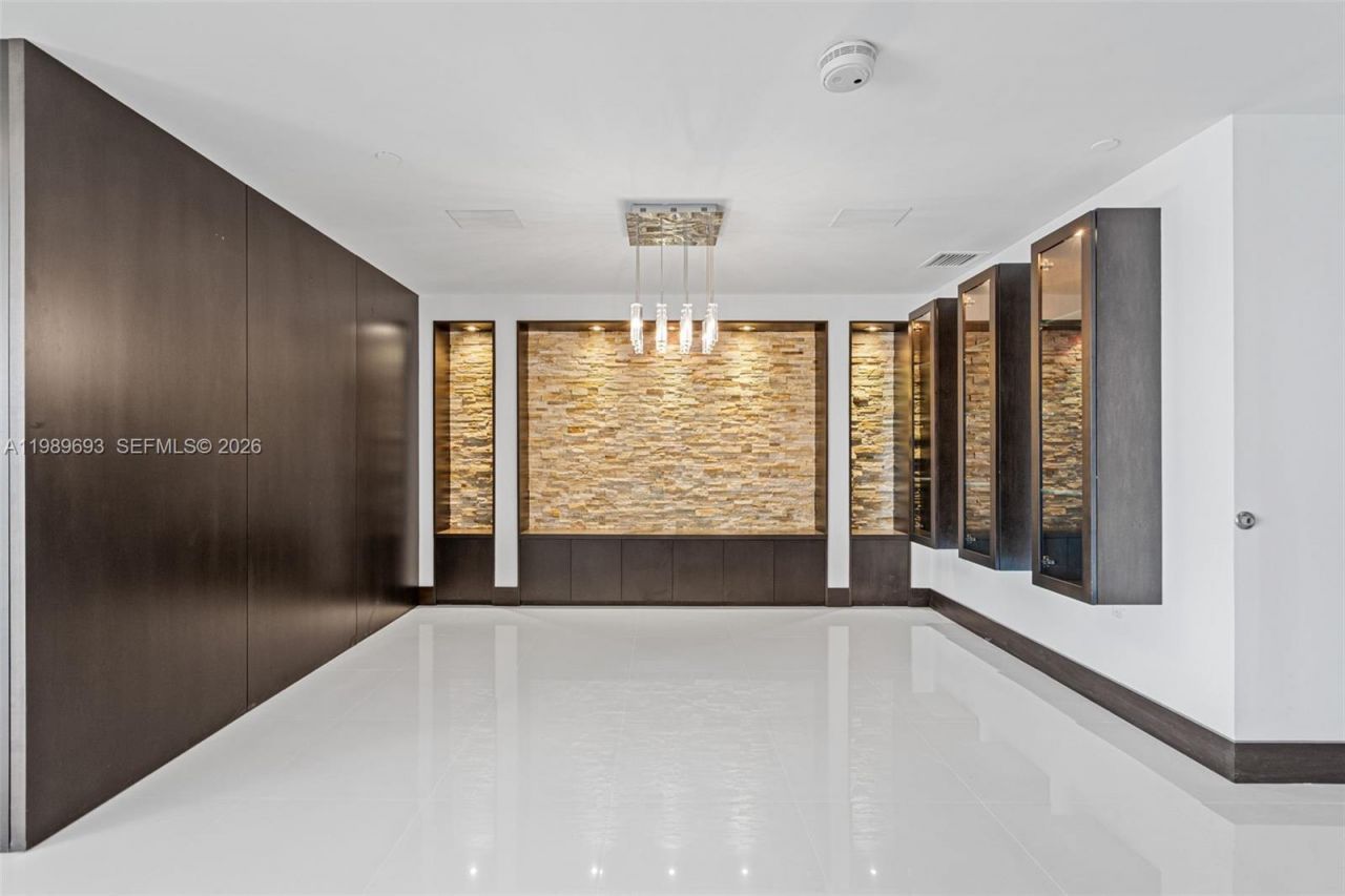 200 Biscayne Boulevard Way, Unit 3707, Miami, FL 33131 Photo
