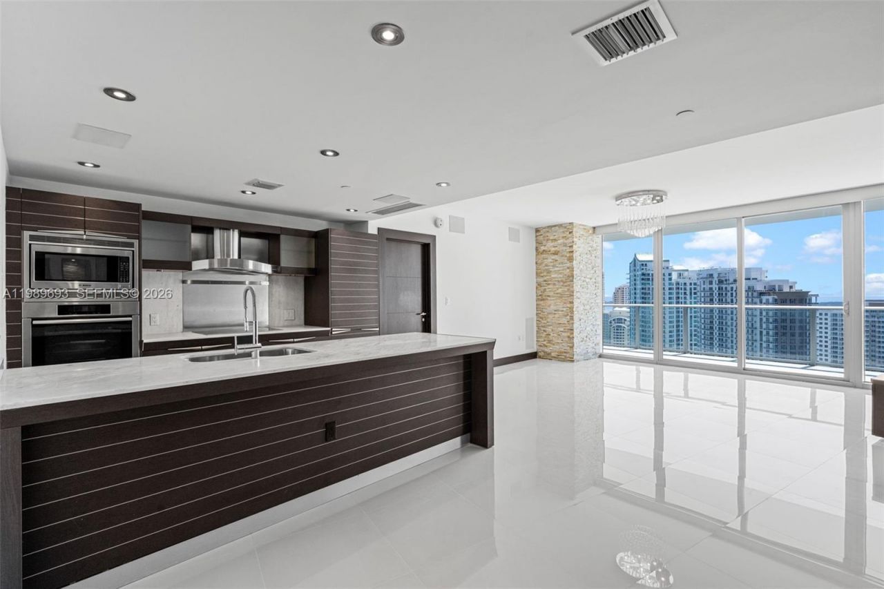 200 Biscayne Boulevard Way, Unit 3707, Miami, FL 33131 Photo