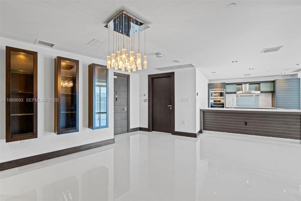 200 Biscayne Boulevard Way, Unit 3707, Miami, FL 33131 Photo