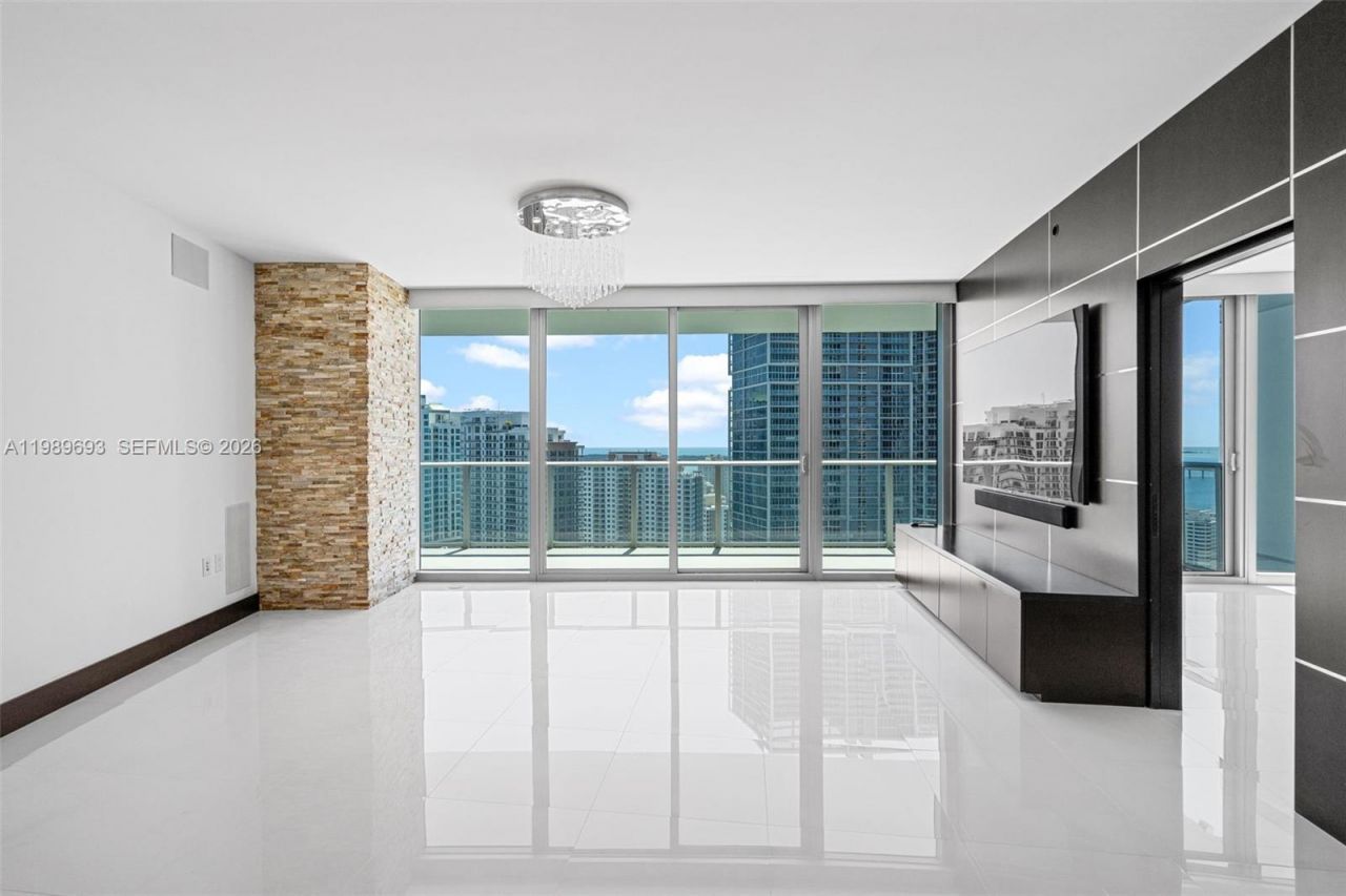 200 Biscayne Boulevard Way, Unit 3707, Miami, FL 33131 Photo