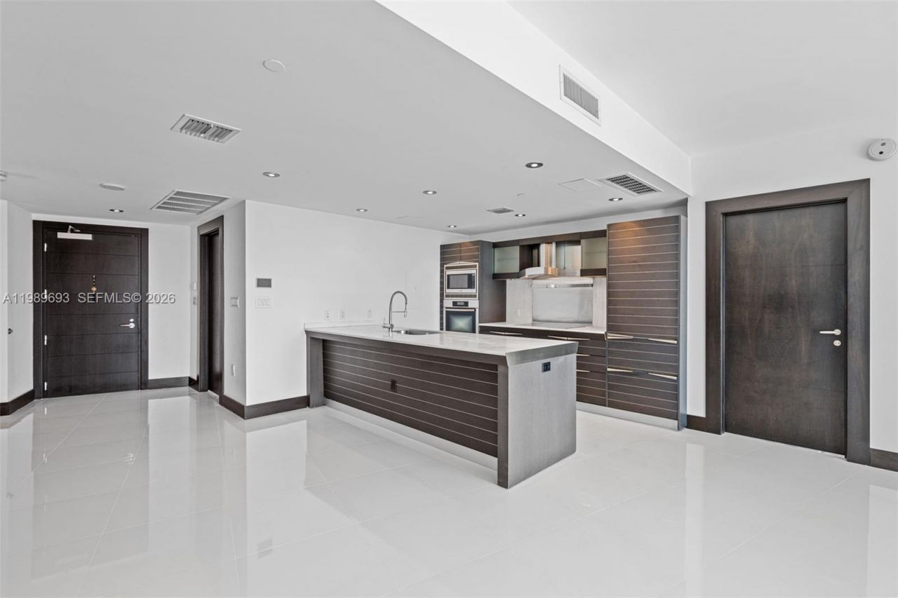 200 Biscayne Boulevard Way, Unit 3707, Miami, FL 33131 Photo