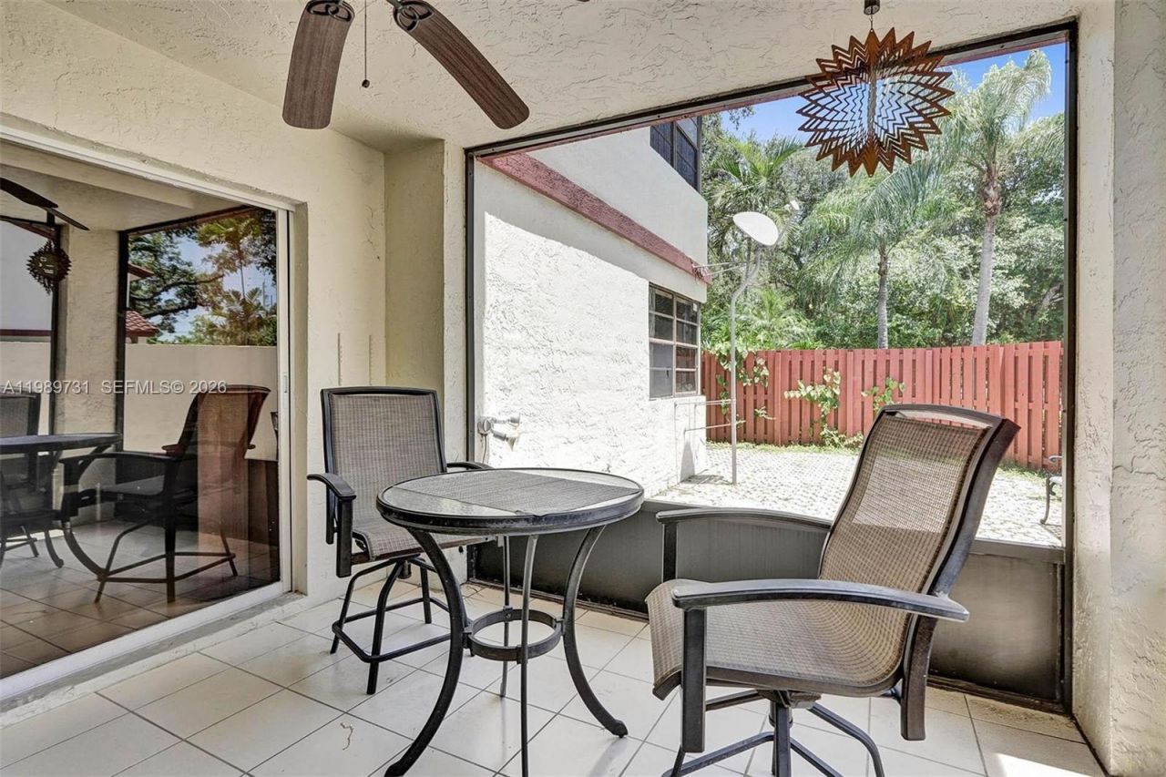 337 Ives Dairy Rd , Unit 12, Miami, FL 33179 Photo