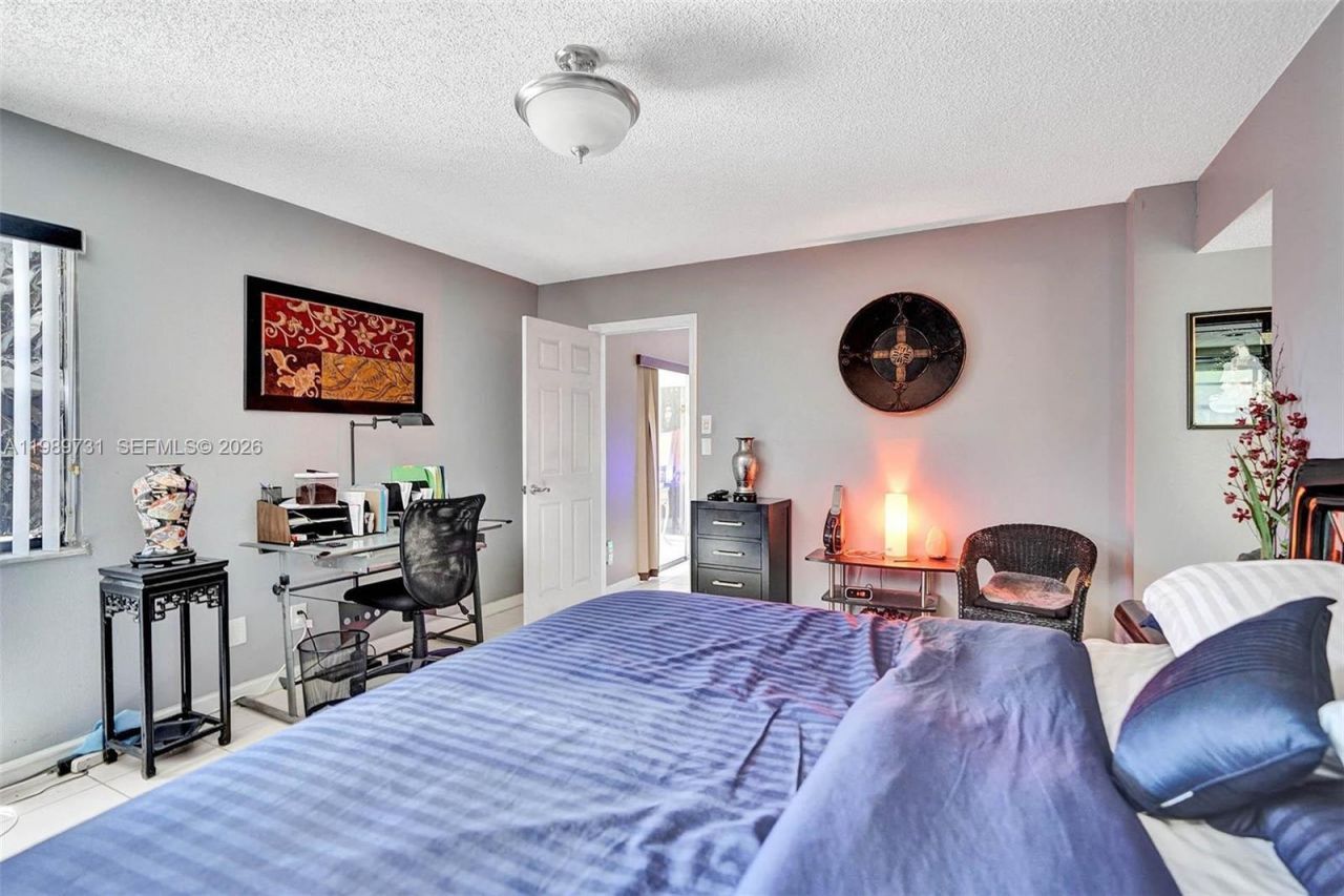 337 Ives Dairy Rd , Unit 12, Miami, FL 33179 Photo