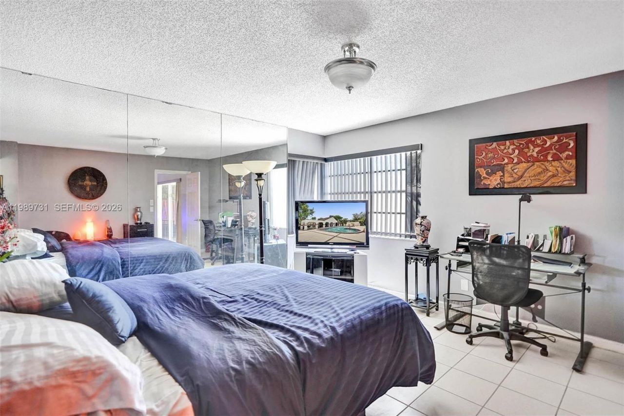 337 Ives Dairy Rd , Unit 12, Miami, FL 33179 Photo