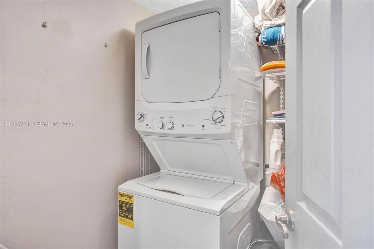 337 Ives Dairy Rd , Unit 12, Miami, FL 33179 Photo