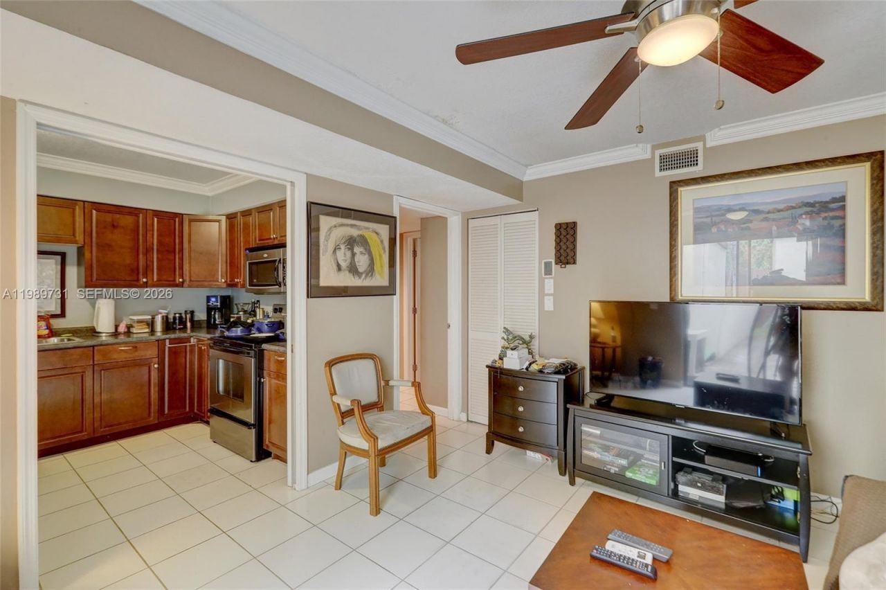 337 Ives Dairy Rd , Unit 12, Miami, FL 33179 Photo