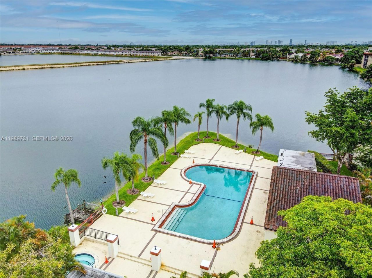 337 Ives Dairy Rd , Unit 12, Miami, FL 33179 Photo