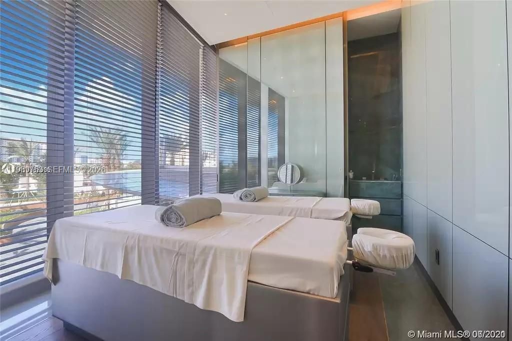 18975 Collins Ave , Unit 5105, Sunny Isles Beach, FL 33160 Photo