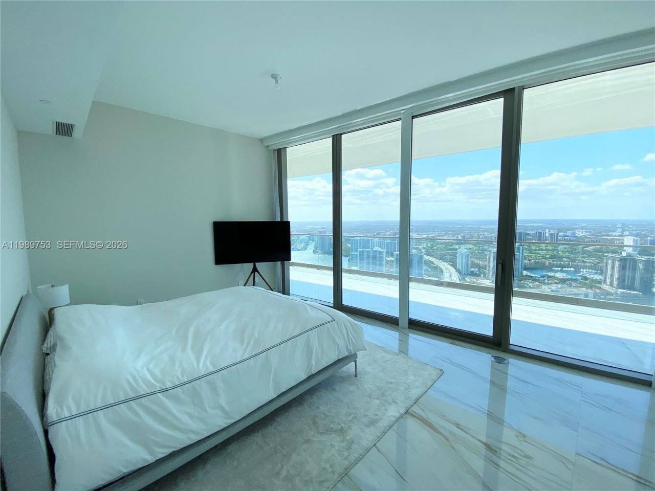 18975 Collins Ave , Unit 5105, Sunny Isles Beach, FL 33160 Photo