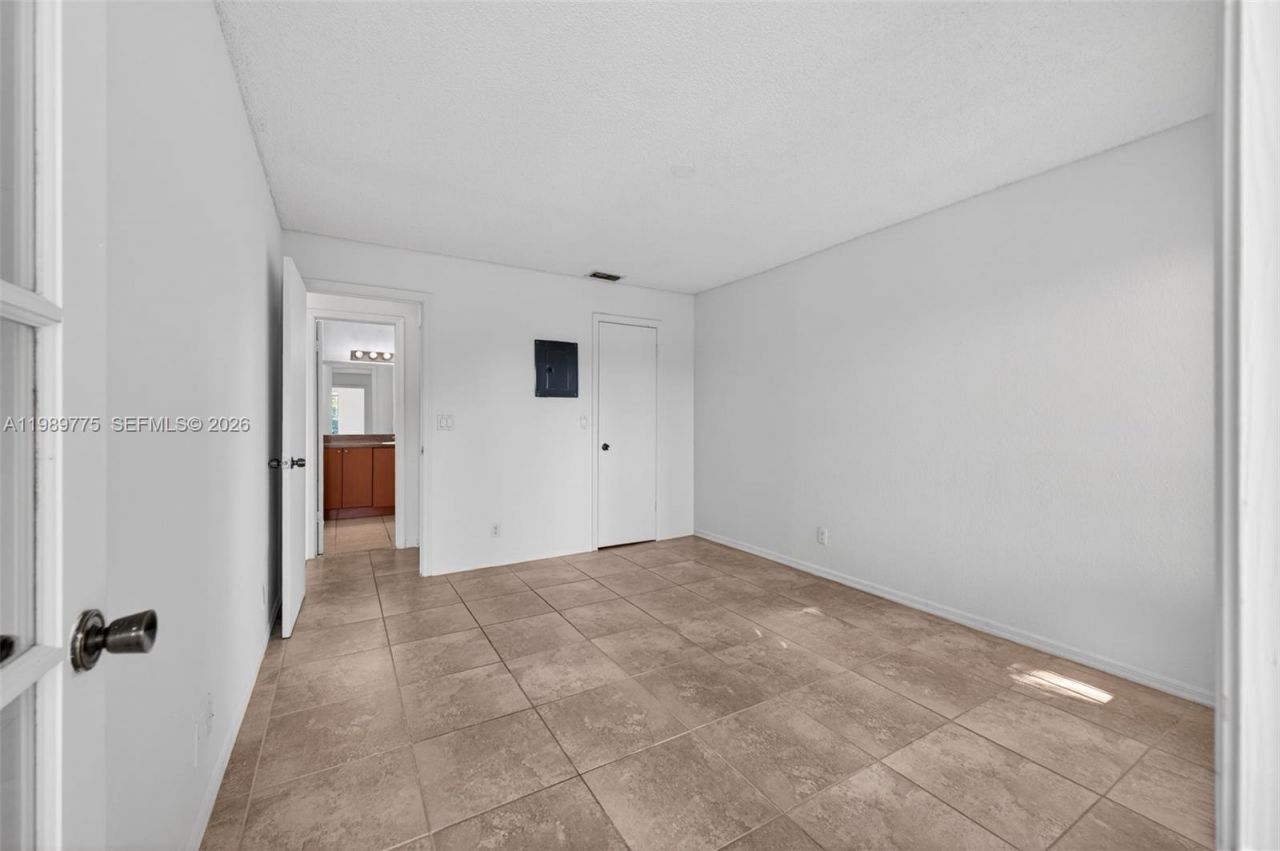 3390 N Pinewalk Dr N , Unit 1026, Margate, FL 33063 Photo