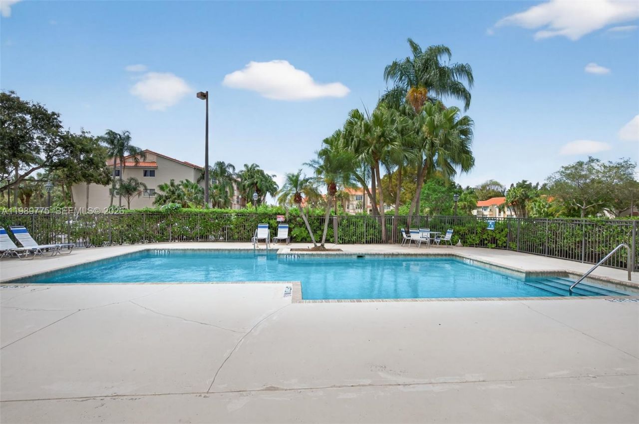 3390 N Pinewalk Dr N , Unit 1026, Margate, FL 33063 Photo