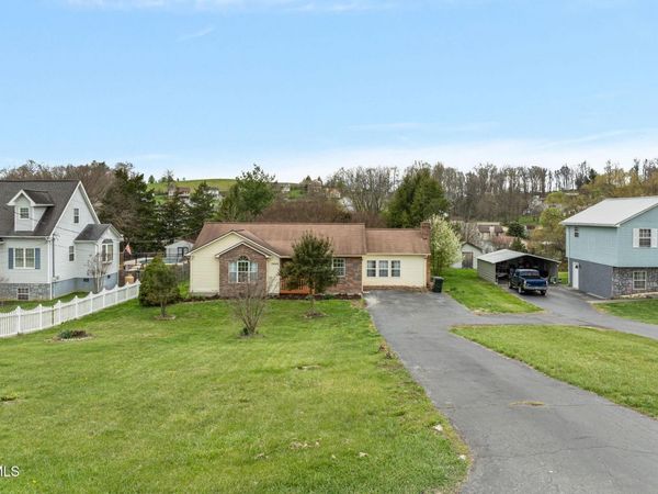 1069 Gray Station Road, Gray, TN 37615