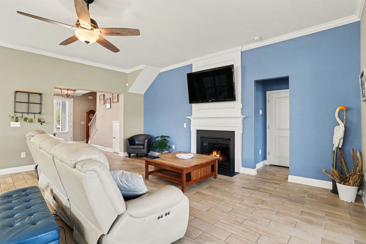 51 Hyacinth Loop Photo 16